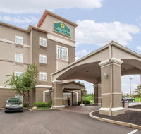 La Quinta Inn  Suites Cincinnati Arpt - Accommodation Massachusetts