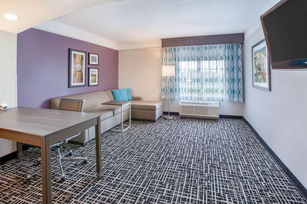 La Quinta Inn & Suites Cincinnati Arpt - thumb 8