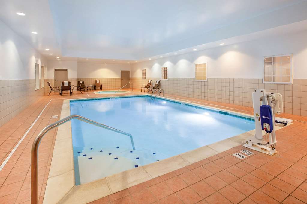 La Quinta Inn & Suites Cincinnati Arpt - thumb 10