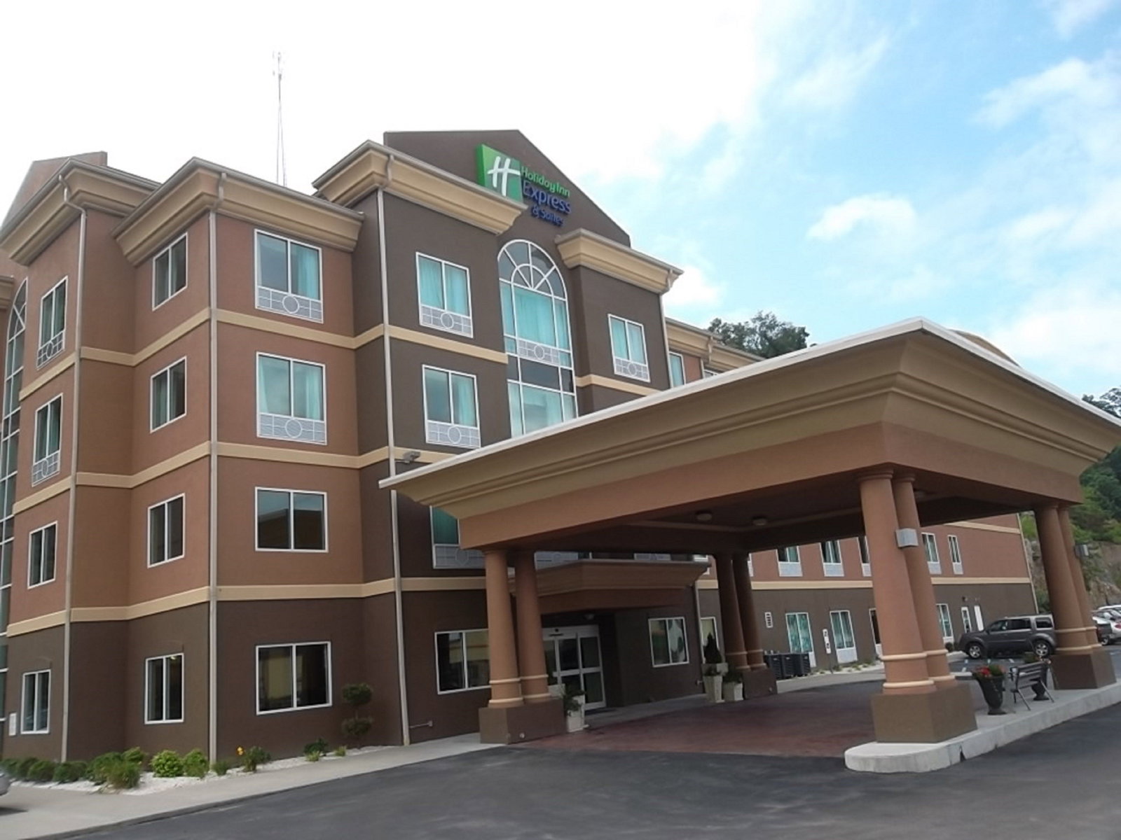 Holiday Inn Express & Suites Hazard - thumb 0