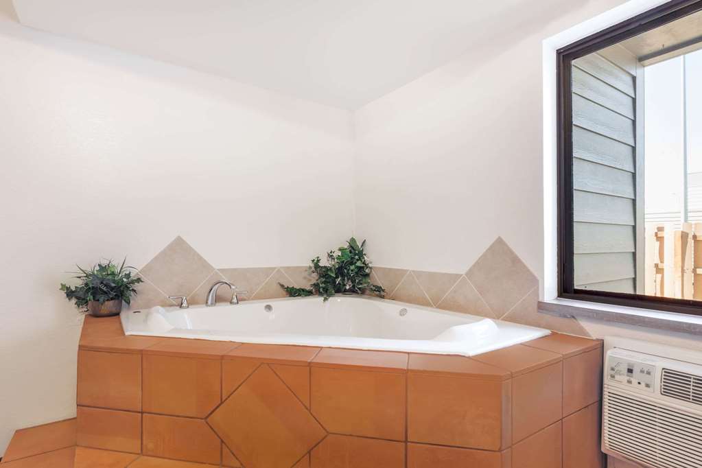 Super 8 By Wyndham Livingston - thumb 10