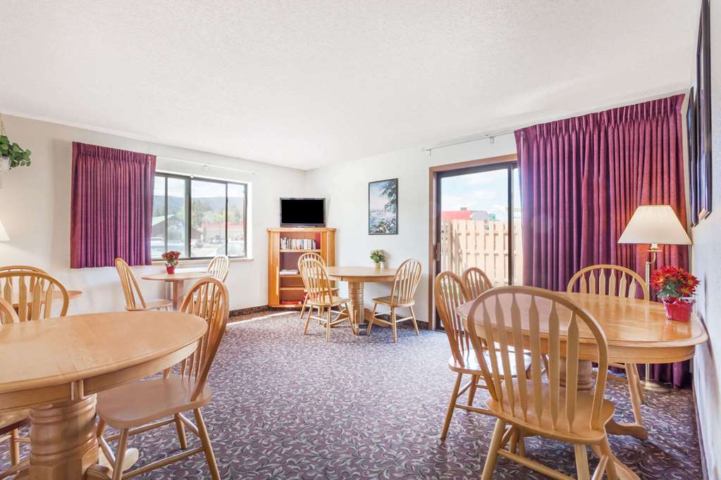 Super 8 By Wyndham Livingston - thumb 12