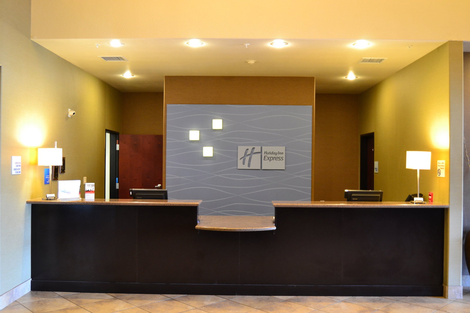 Holiday Inn Express Hotel & Suites - thumb 1