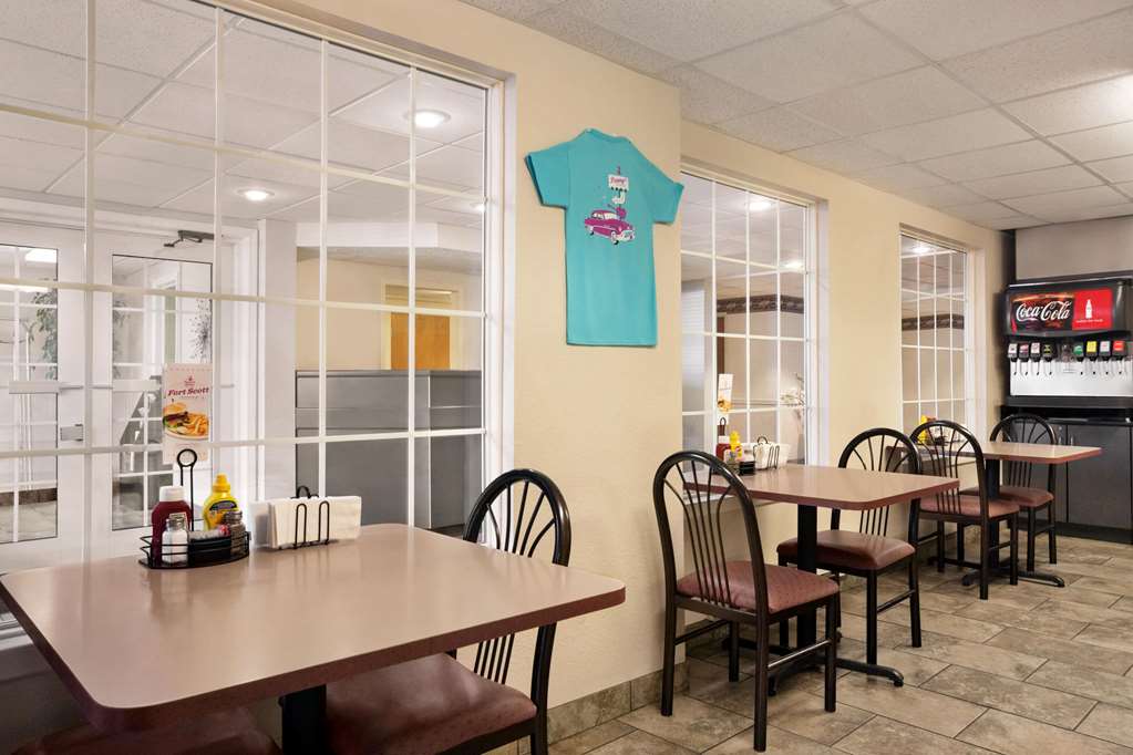 Travelodge Fort Scott - thumb 10