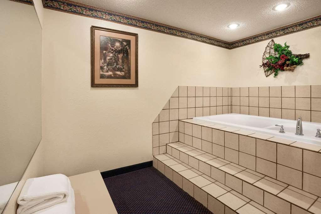 Travelodge Fort Scott - thumb 12