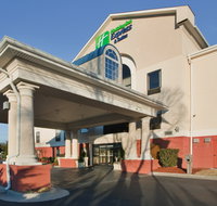 Holiday Inn Express  Suites Laurinburg - Accommodation Massachusetts