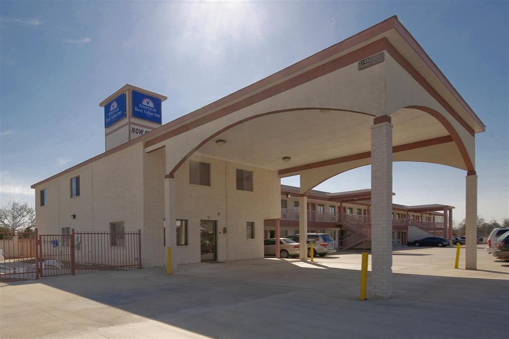 Americas Best Value Inn & Suites-Hempste - thumb 1