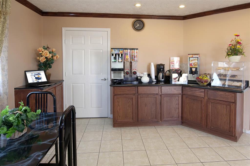 Americas Best Value Inn & Suites-Hempste - thumb 11