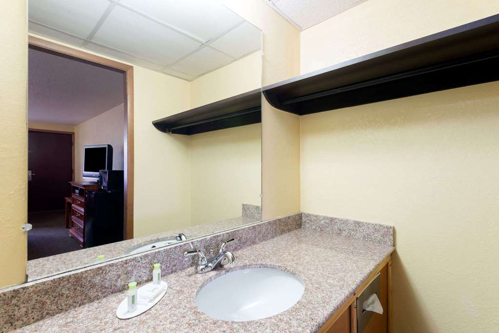 Knights Inn Martinsburg - thumb 11