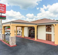 Econo Lodge Inn  Suites - Accommodation Massachusetts