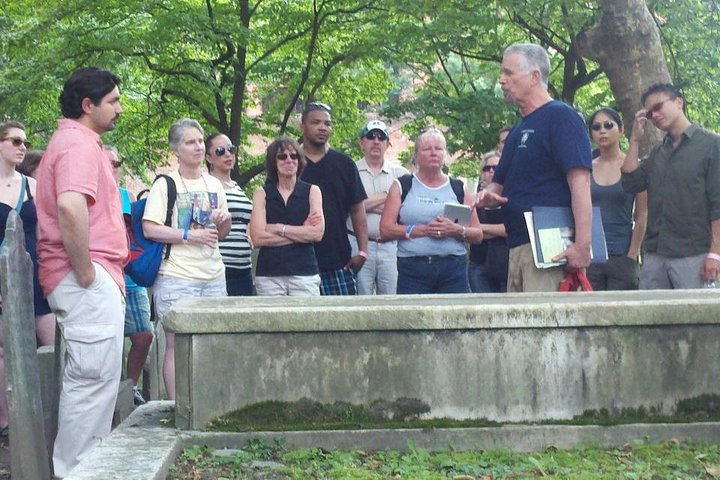 Cemetery And Serial Killers Walking Tour Of Philadelphia - thumb 5